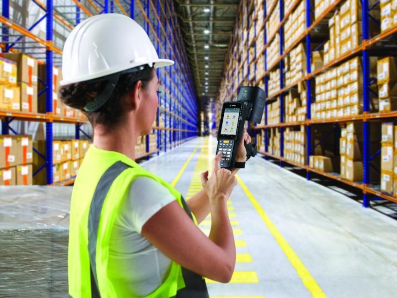 mc3390xr-photography-application-warehouse-woman-touching-pad-web-72dpi